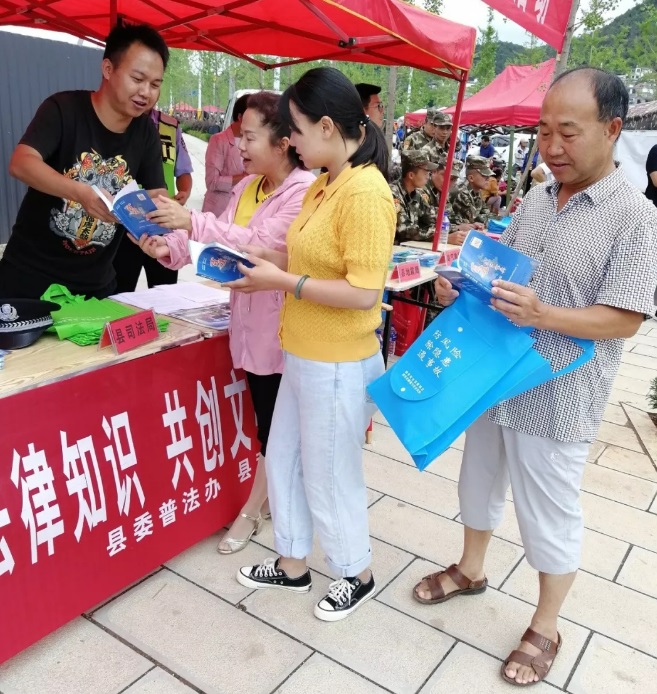 2019.06云南永平縣司法局參加“防風(fēng)險(xiǎn)、除隱患、遏事故”法治宣傳活動(dòng)