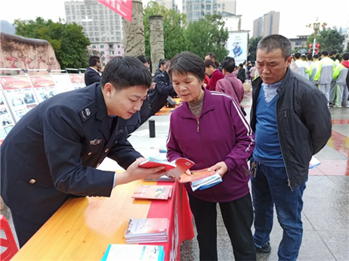 2020.10陜西省安康市平利縣開展掃黑除惡宣傳活動(dòng)